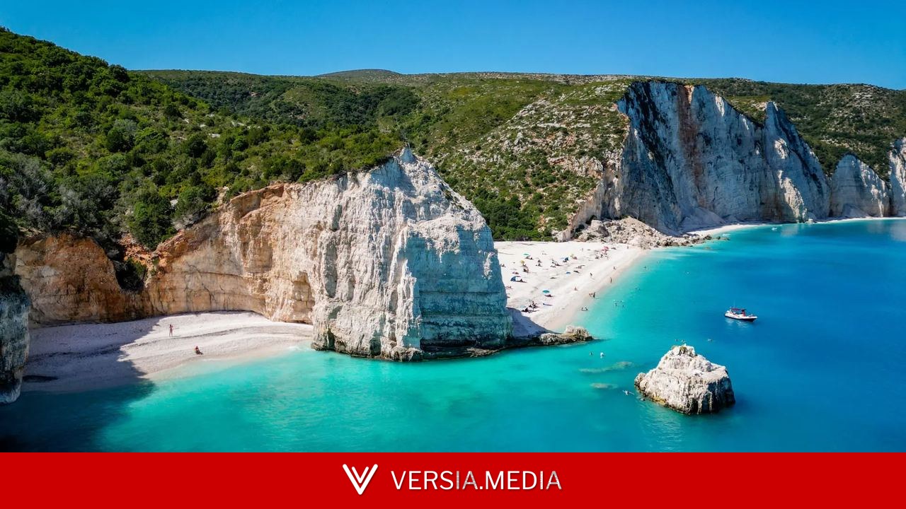 Esta es la mejor playa de Europa en 2026: aguas turquesas entre acantilados blancos