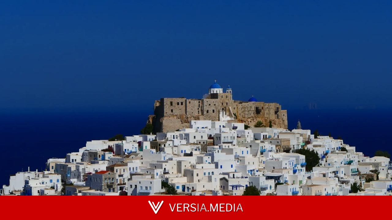 La isla griega más desconocida: casas blancas, molinos y silueta con forma de mariposa