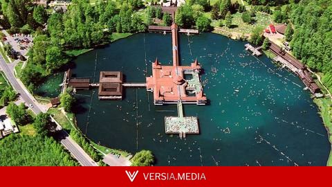 La ciudad termal de Hungría cerca del mayor lago de Europa central que es el destino ideal para huir del calor