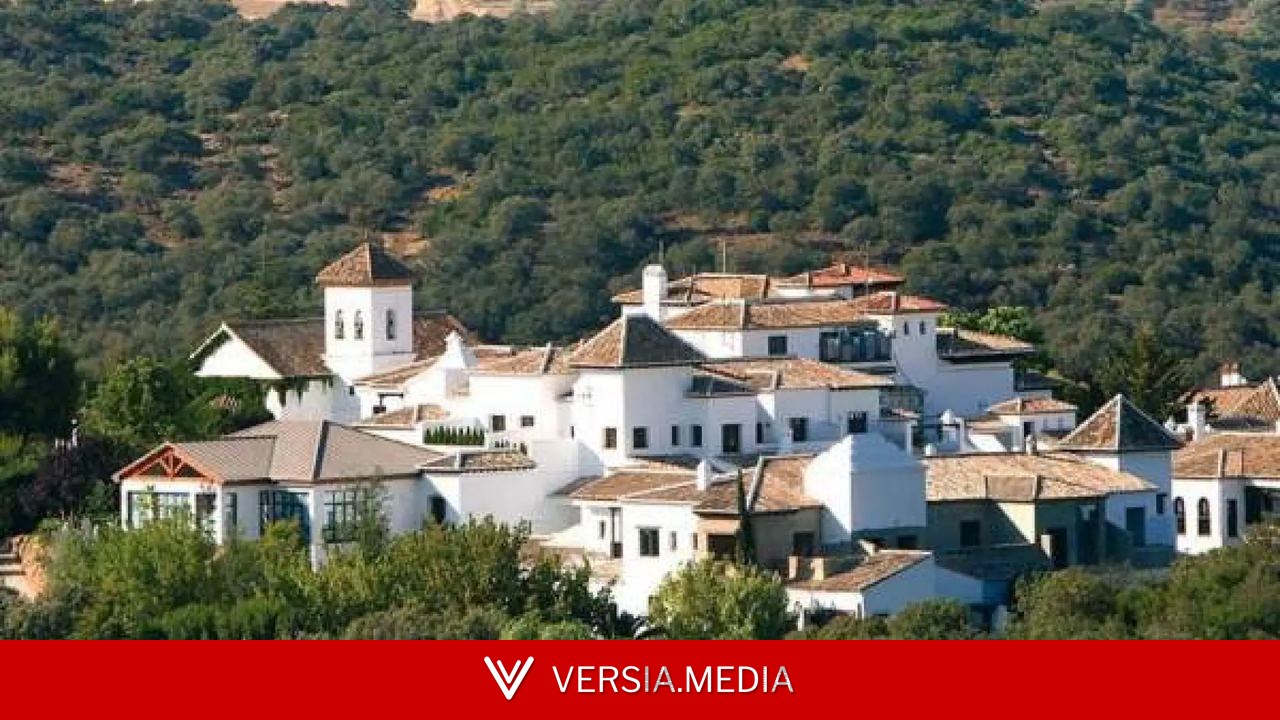 El mejor hotel de España para una escapada rural según The Times: un pueblo blanco andaluz con restaurantes de lujo